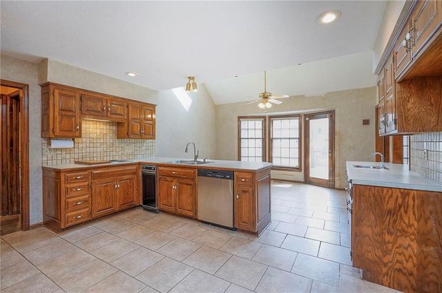 4417 W 130th Street, Leawood, KS 66209