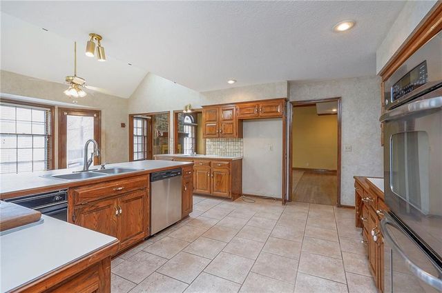 4417 W 130th Street, Leawood, KS 66209