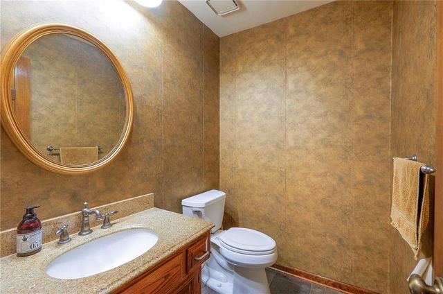 4417 W 130th Street, Leawood, KS 66209