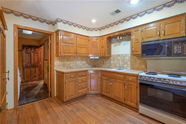 4417 W 130th Street, Leawood, KS 66209