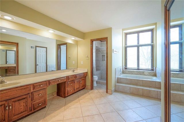 4417 W 130th Street, Leawood, KS 66209