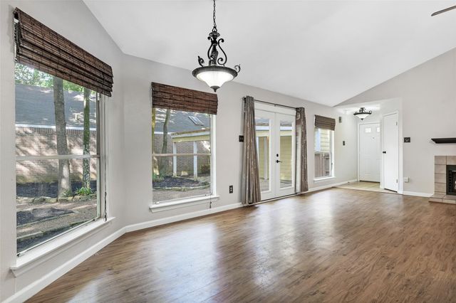 15 Tulip Hill Court, The Woodlands, TX 77380