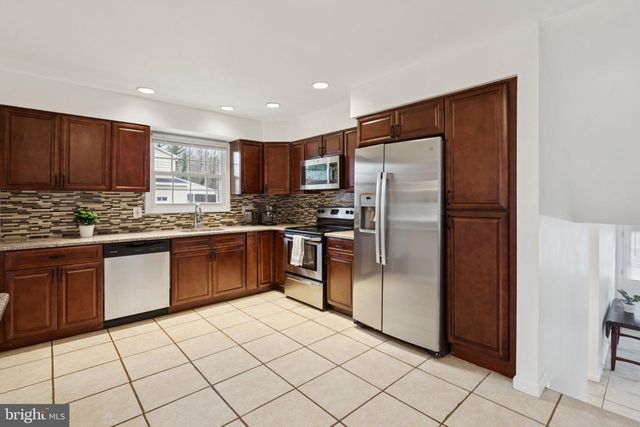 105 COUNTRY CLUB PL, Cherry Hill, NJ 08003