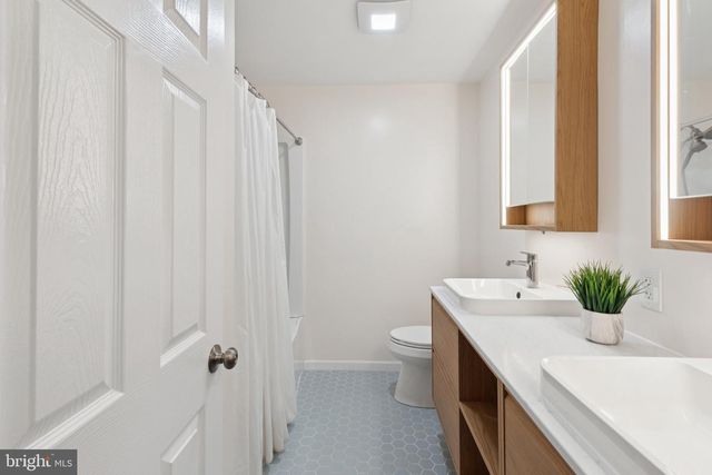 105 COUNTRY CLUB PL, Cherry Hill, NJ 08003