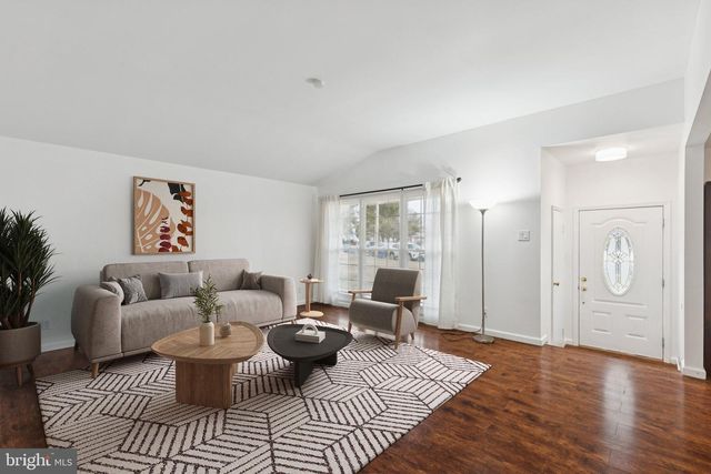 105 COUNTRY CLUB PL, Cherry Hill, NJ 08003