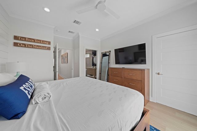 805 Flip Flop Way, Crystal Beach, TX 77650
