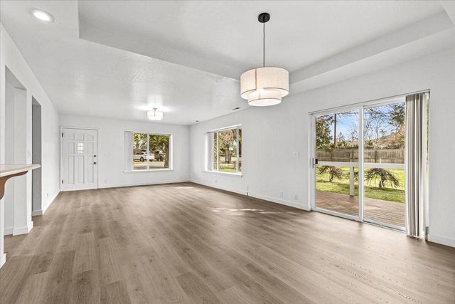 4127 Fern Valley Road, Phoenix, OR 97535