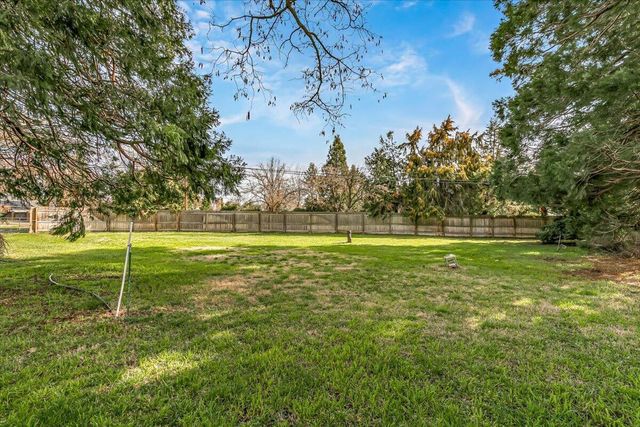 4127 Fern Valley Road, Phoenix, OR 97535