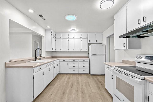 4127 Fern Valley Road, Phoenix, OR 97535