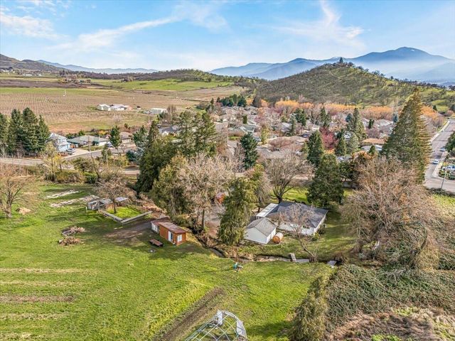 4127 Fern Valley Road, Phoenix, OR 97535