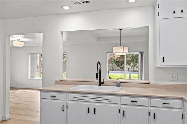 4127 Fern Valley Road, Phoenix, OR 97535