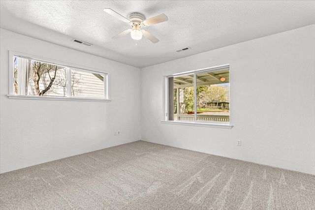 4127 Fern Valley Road, Phoenix, OR 97535