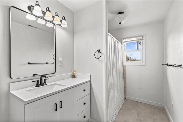 4127 Fern Valley Road, Phoenix, OR 97535