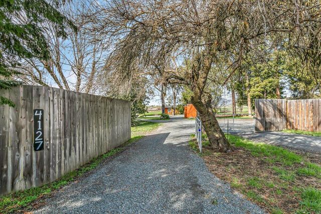 4127 Fern Valley Road, Phoenix, OR 97535