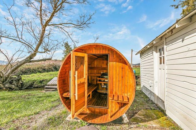 4127 Fern Valley Road, Phoenix, OR 97535