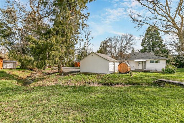 4127 Fern Valley Road, Phoenix, OR 97535