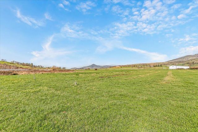 4127 Fern Valley Road, Phoenix, OR 97535