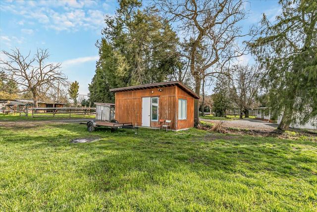 4127 Fern Valley Road, Phoenix, OR 97535