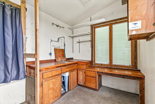 4127 Fern Valley Road, Phoenix, OR 97535