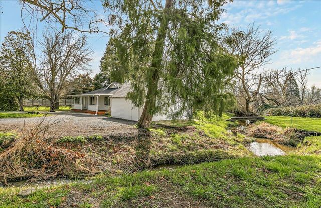 4127 Fern Valley Road, Phoenix, OR 97535