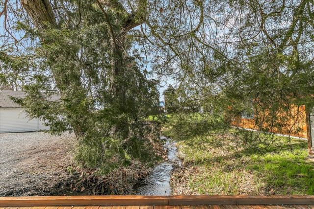 4127 Fern Valley Road, Phoenix, OR 97535