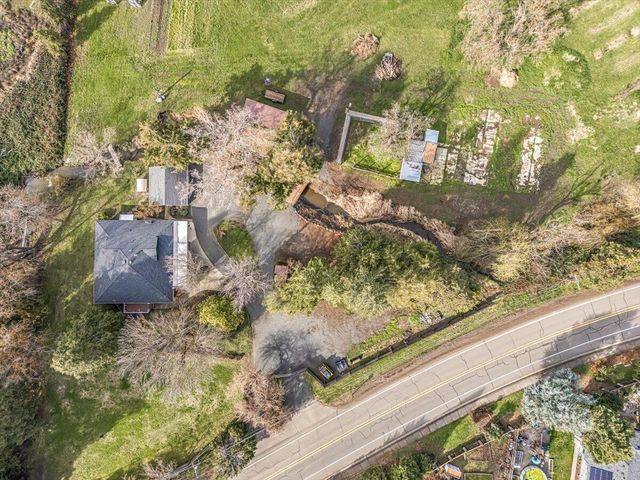 4127 Fern Valley Road, Phoenix, OR 97535