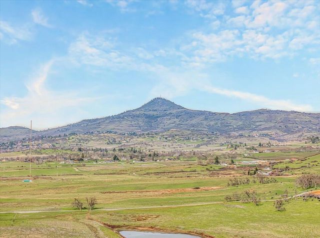 4127 Fern Valley Road, Phoenix, OR 97535