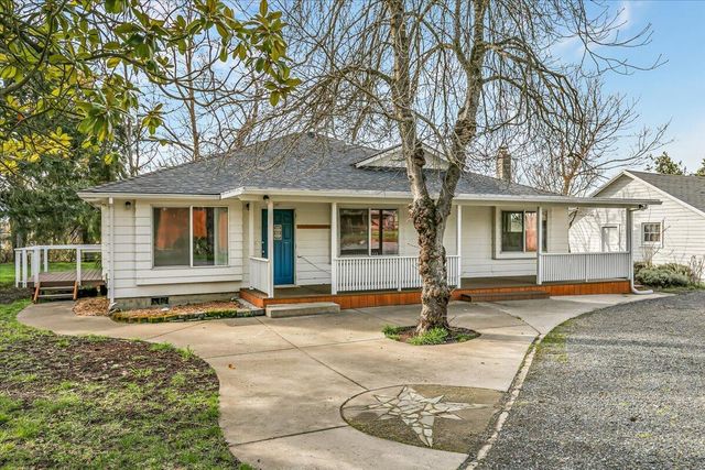 4127 Fern Valley Road, Phoenix, OR 97535