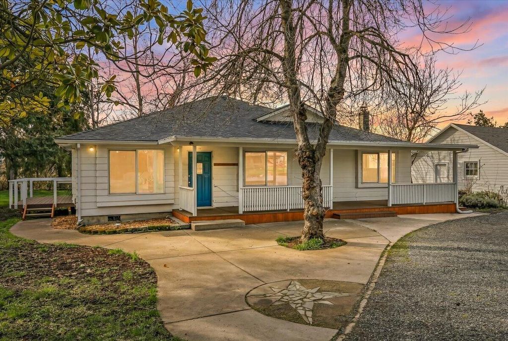 4127 Fern Valley Road, Phoenix, OR 97535