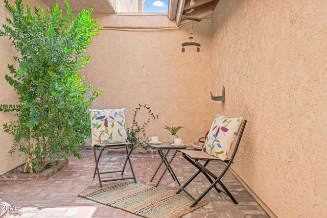 945 McHugh Court, Ventura, CA 93003