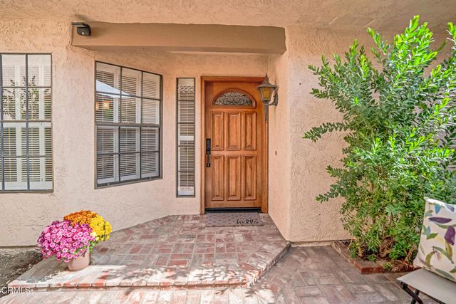 945 McHugh Court, Ventura, CA 93003
