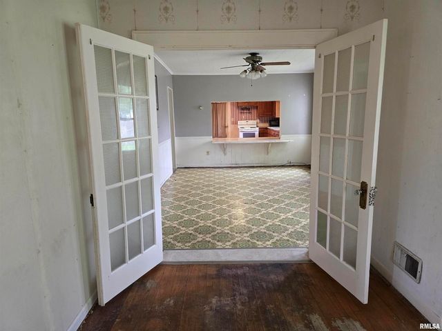 1201 E Noleman Street, Centralia, IL 62801