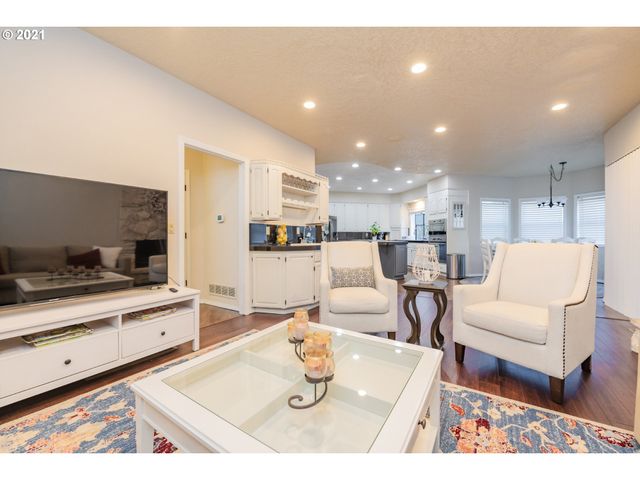 16121 Ne SAN RAFAEL St, Portland, OR 97230