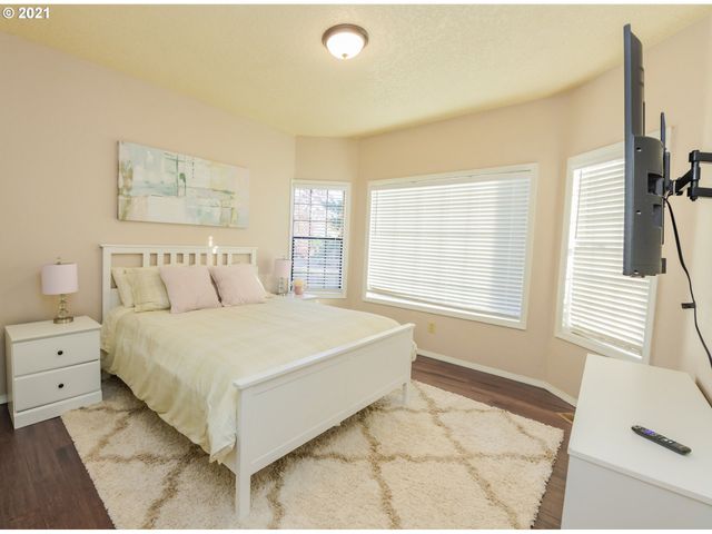 16121 Ne SAN RAFAEL St, Portland, OR 97230