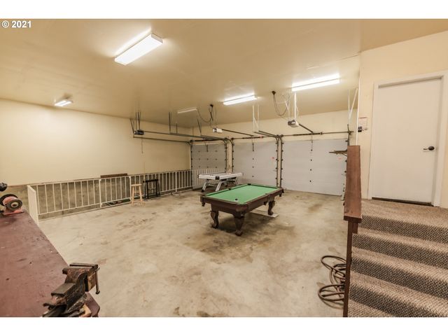 16121 Ne SAN RAFAEL St, Portland, OR 97230