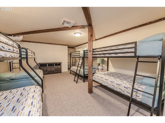 16121 Ne SAN RAFAEL St, Portland, OR 97230