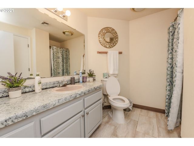 16121 Ne SAN RAFAEL St, Portland, OR 97230