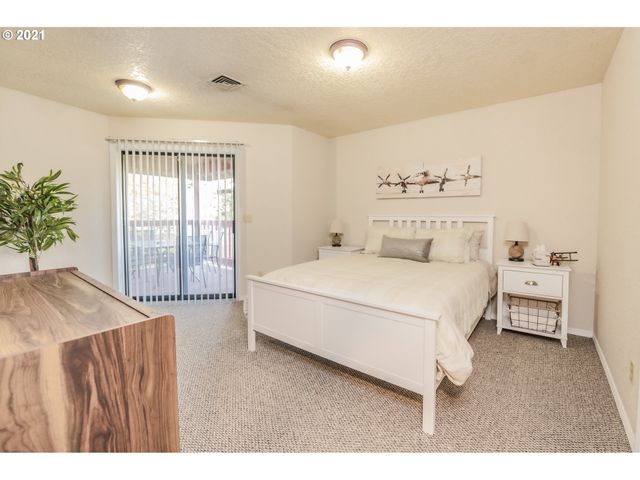 16121 Ne SAN RAFAEL St, Portland, OR 97230