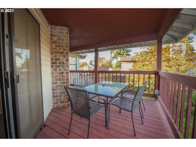 16121 Ne SAN RAFAEL St, Portland, OR 97230