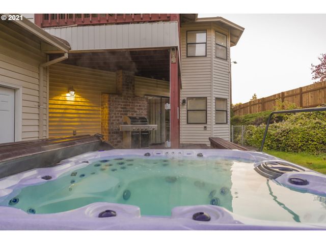 16121 Ne SAN RAFAEL St, Portland, OR 97230