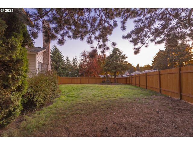 16121 Ne SAN RAFAEL St, Portland, OR 97230