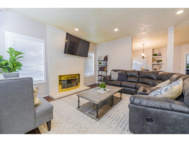 16121 Ne SAN RAFAEL St, Portland, OR 97230