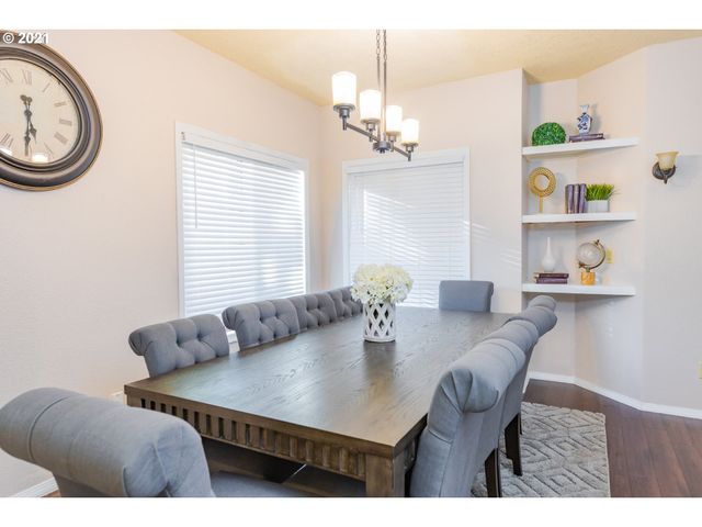 16121 Ne SAN RAFAEL St, Portland, OR 97230