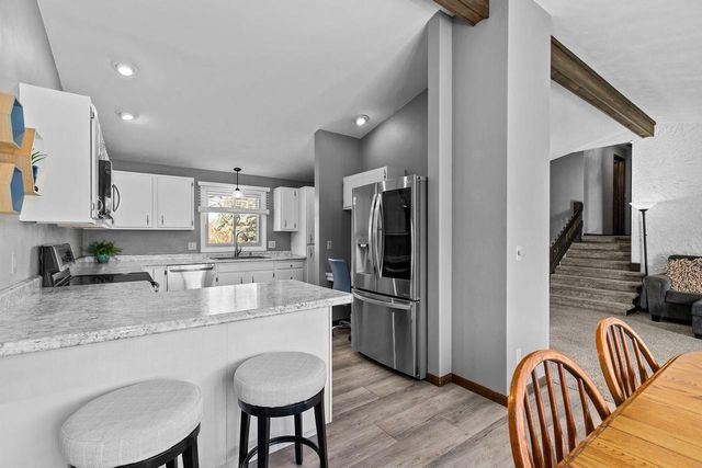 1000 GREENDALE STREET, Menasha, WI 54952