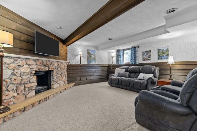 1000 GREENDALE STREET, Menasha, WI 54952