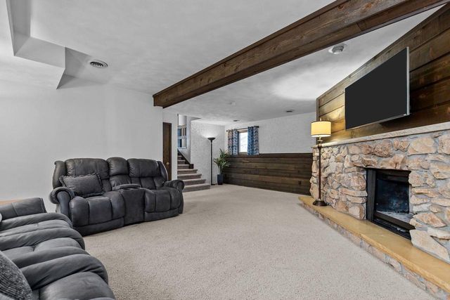 1000 GREENDALE STREET, Menasha, WI 54952