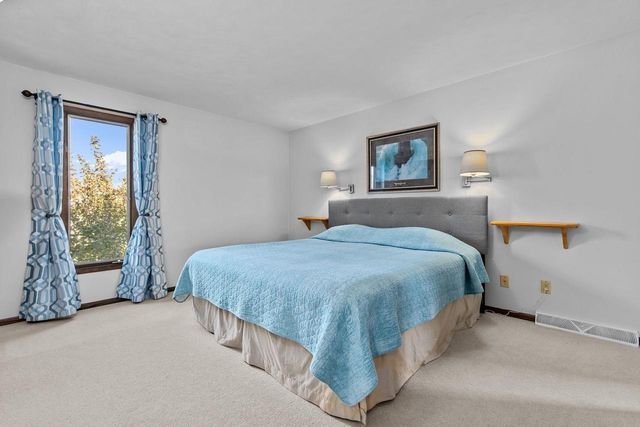 1000 GREENDALE STREET, Menasha, WI 54952