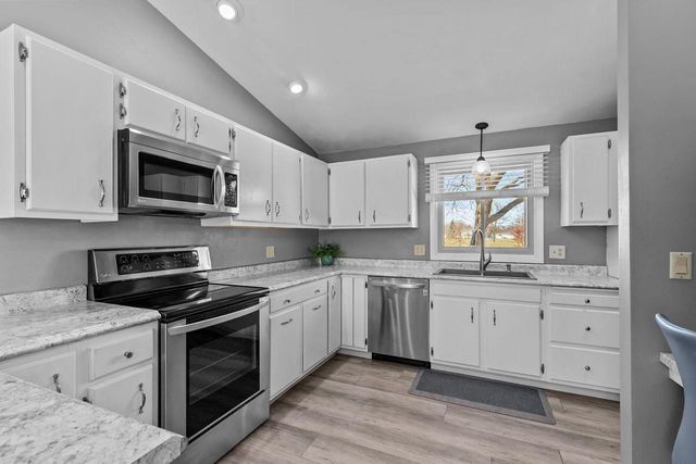 1000 GREENDALE STREET, Menasha, WI 54952