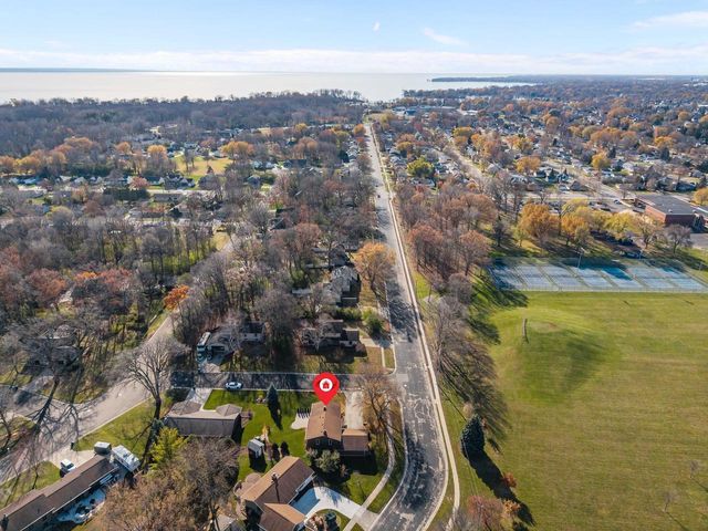 1000 GREENDALE STREET, Menasha, WI 54952