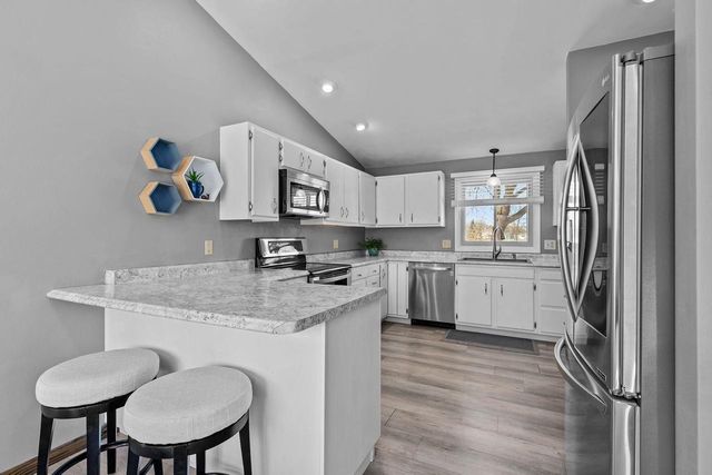 1000 GREENDALE STREET, Menasha, WI 54952